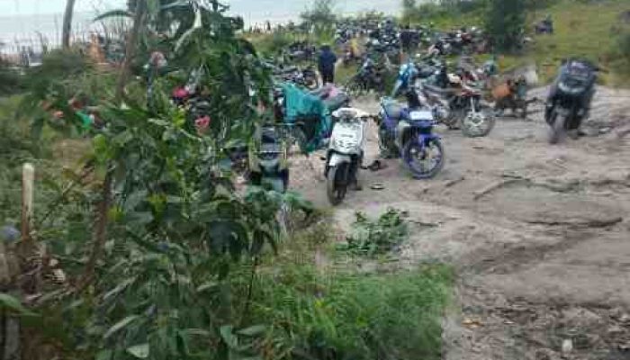 Bibir Pantai Enjel Diserbu TI Rajuk, Satu Unit Setor 500 Ribu Setiap Minggu