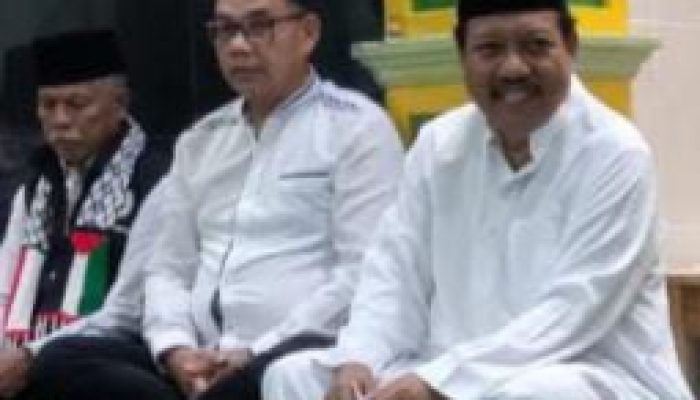 Safari Ramadan di Girimaya, Wali Kota Pangkalpinang Serahkan Santunan dan Bantuan Ibadah