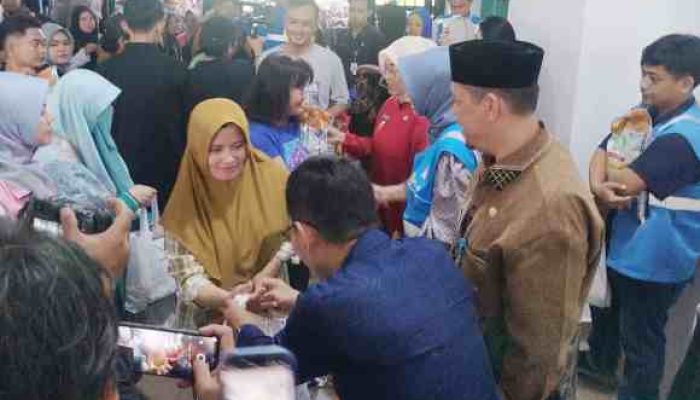 PLN Babel Salurkan 1.200 Paket Sembako Murah di Bulan Ramadhan